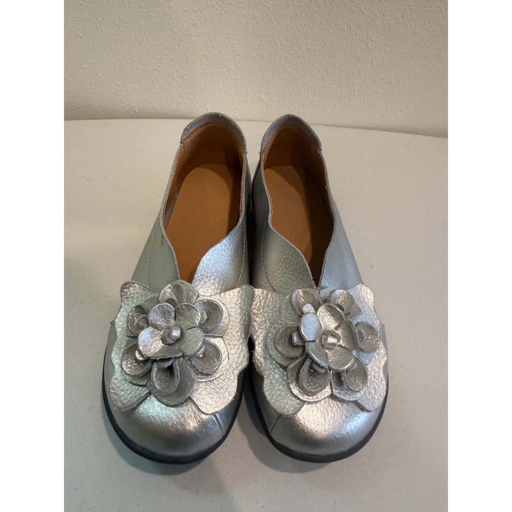 Womens Silver Metallic Leather Flower Applique Loafers‎ Slip On Flats Size 37